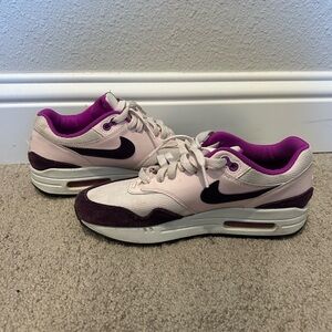 Nike Women's Pink and Purple Sneakers